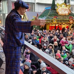 Zaubervorführung auf dem Weihnachtsmarkt Dortmund Zaubervorführung auf dem Weihnachtsmarkt Dortmund ohne Ballonmodellage